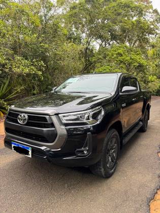 TOYOTA HILUX 2.8 D-4D TURBO DIESEL CD SR 4X4 AUTOMÁTICO